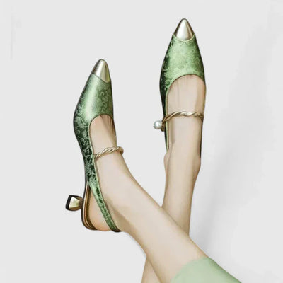 Livia - Chic Kitten Heels